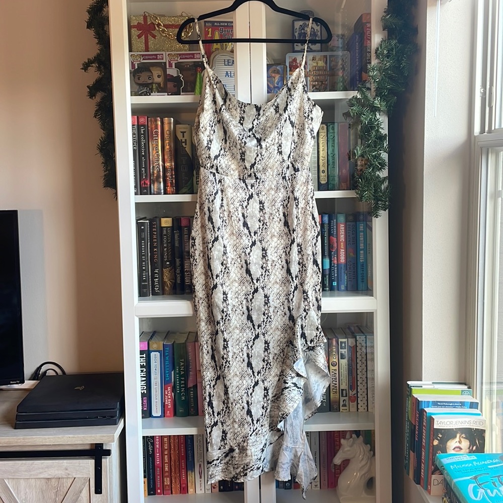 SNAKEPRINT MISSGUIDED RUFFLE DRESS SIZE 6